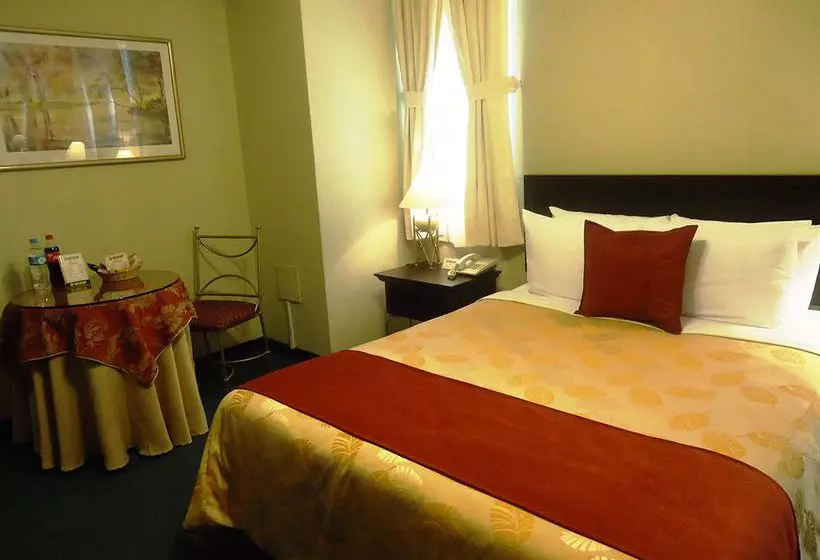 هتل Leon De Oro Inn & Suites