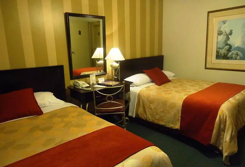 هتل Leon De Oro Inn & Suites