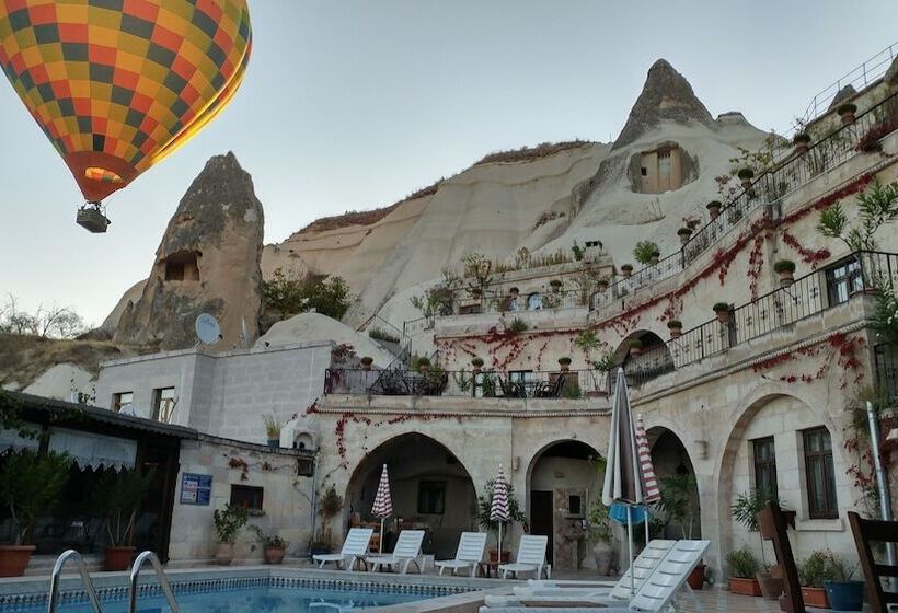 هتل Local Cave House