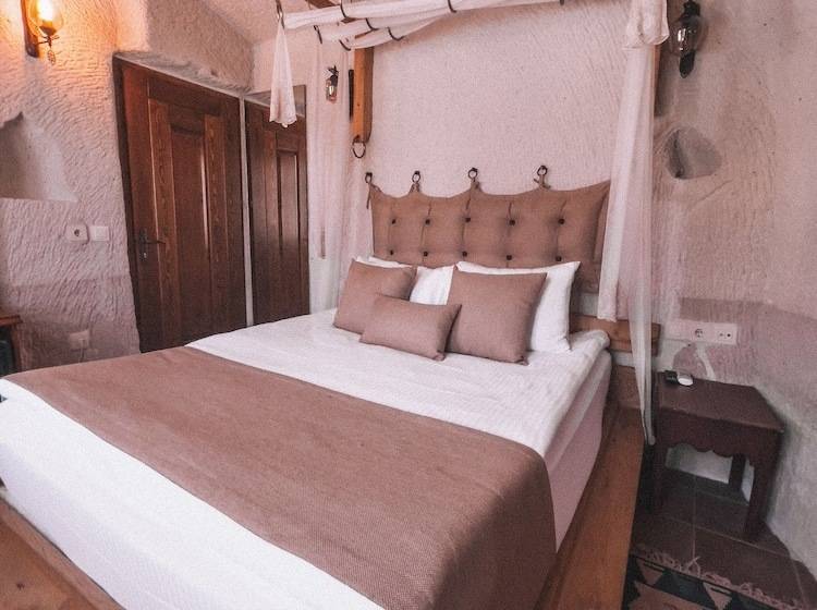 هتل Local Cave House