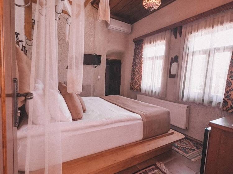 هتل Local Cave House