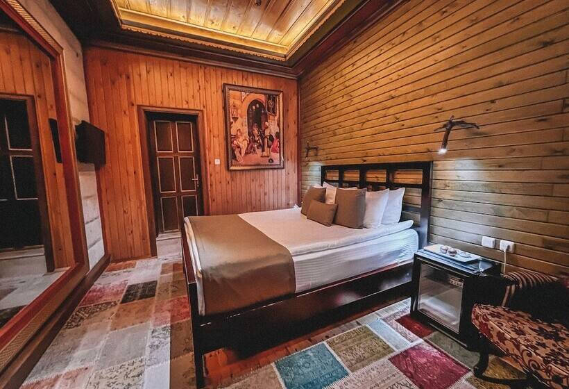 هتل Local Cave House