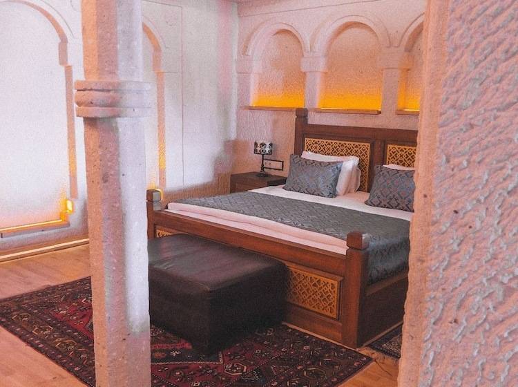 هتل Local Cave House