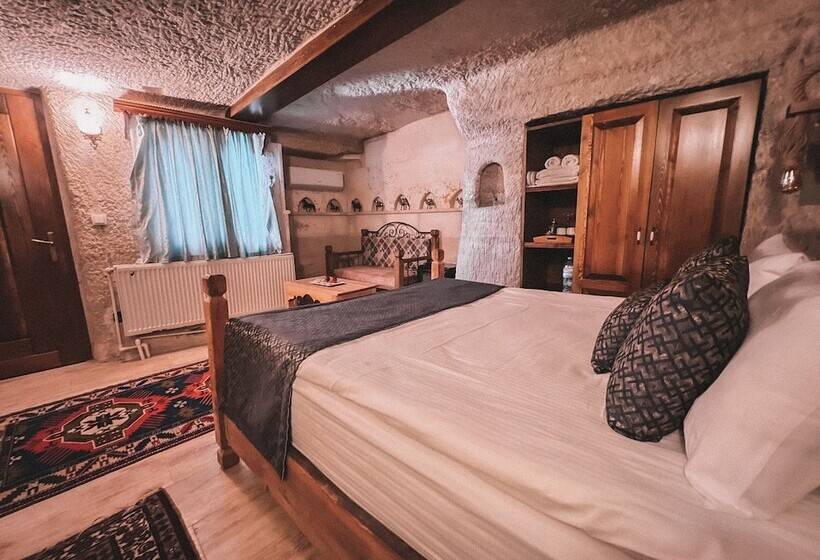 هتل Local Cave House