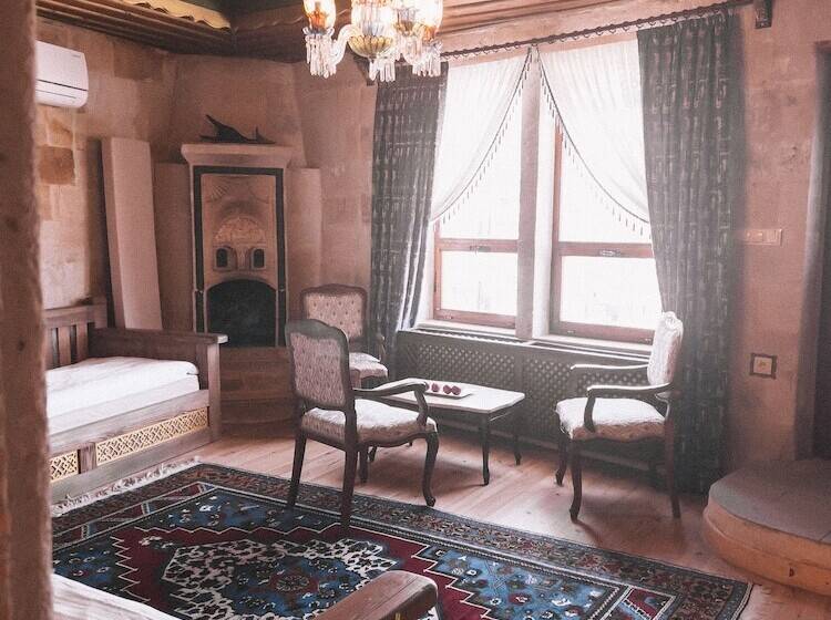 هتل Local Cave House