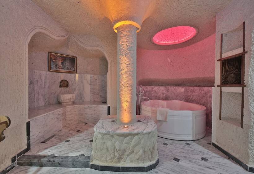 هتل Local Cave House