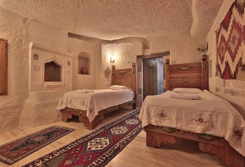 هتل Local Cave House