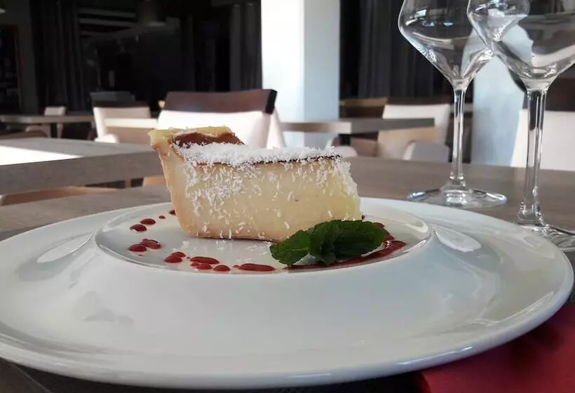 Отель Logis Atoll