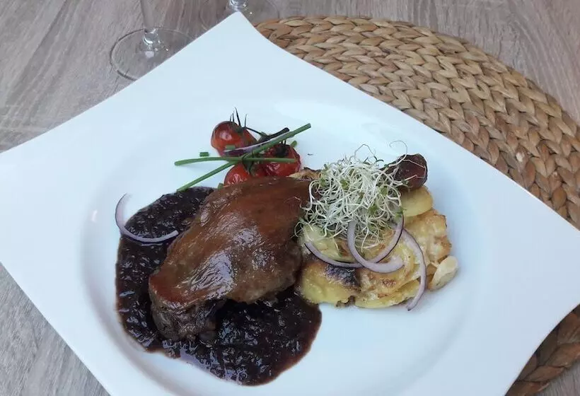 Отель Logis Atoll