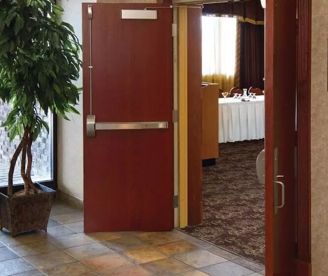 Bismarck Hotel And Conference Center