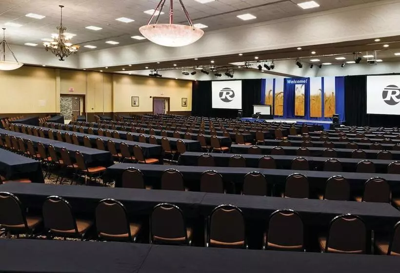 Bismarck Hotel And Conference Center