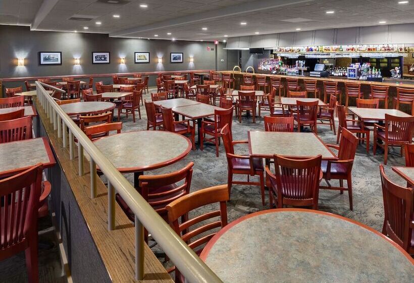 Bismarck Hotel And Conference Center