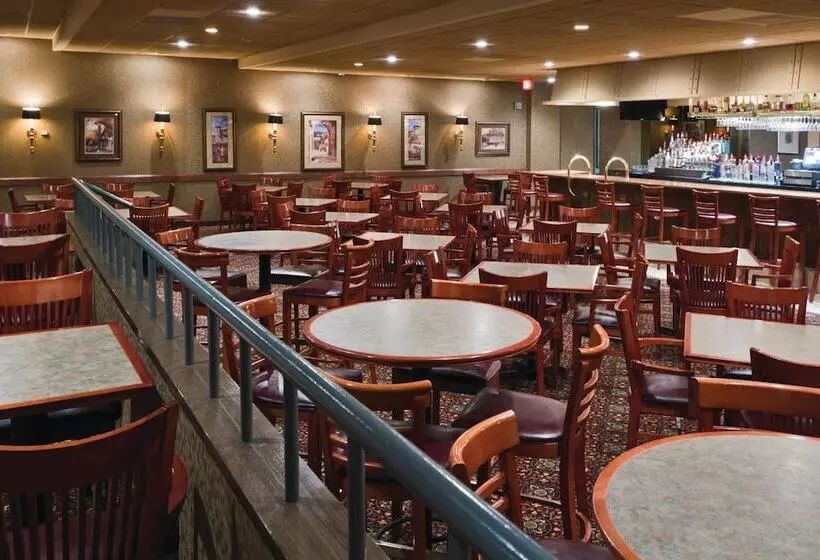 Bismarck Hotel And Conference Center