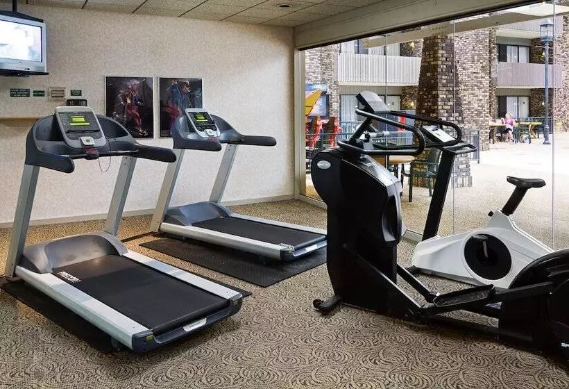 Bismarck Hotel And Conference Center