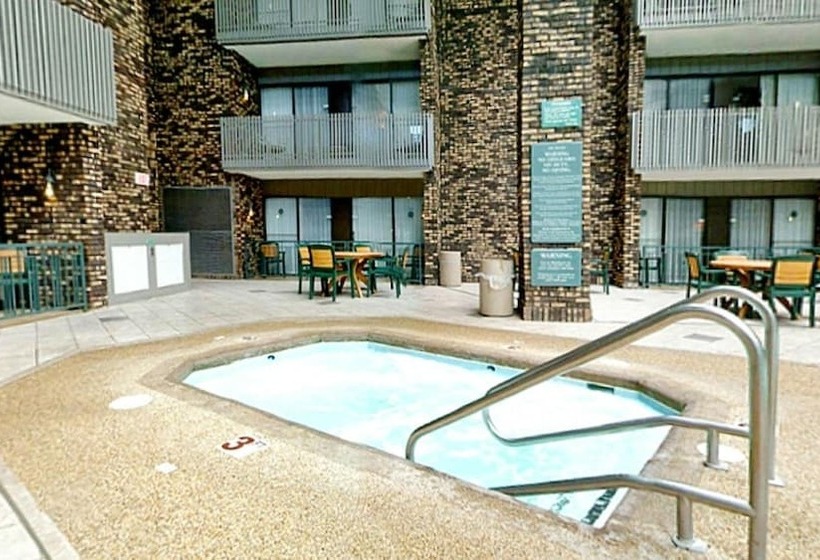 Bismarck Hotel And Conference Center