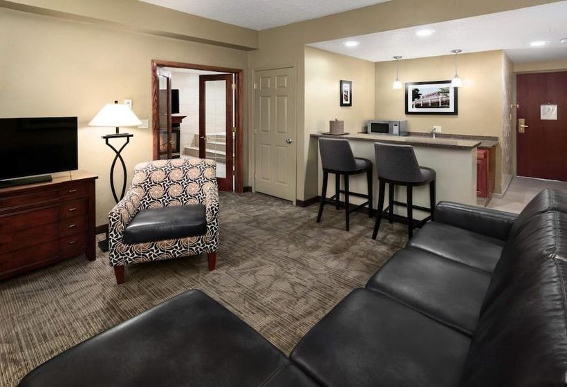 Bismarck Hotel And Conference Center