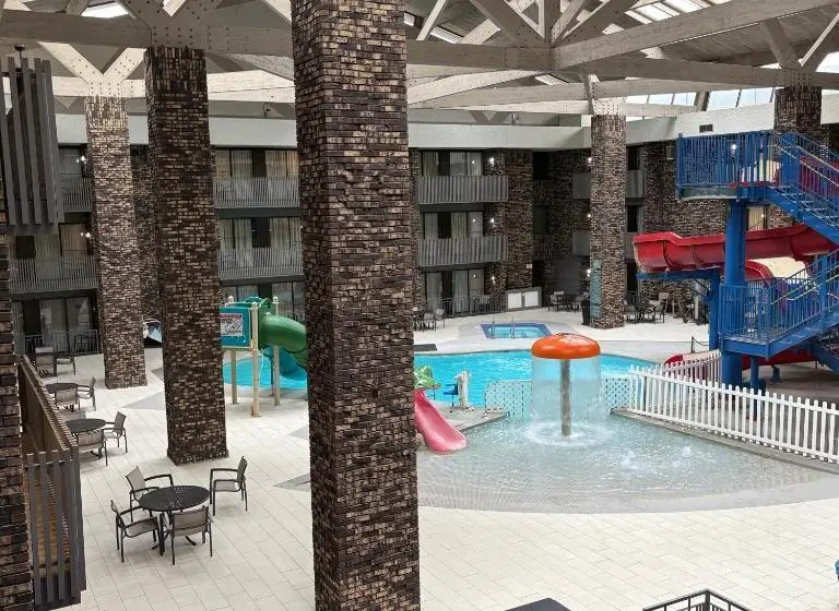 Bismarck Hotel And Conference Center