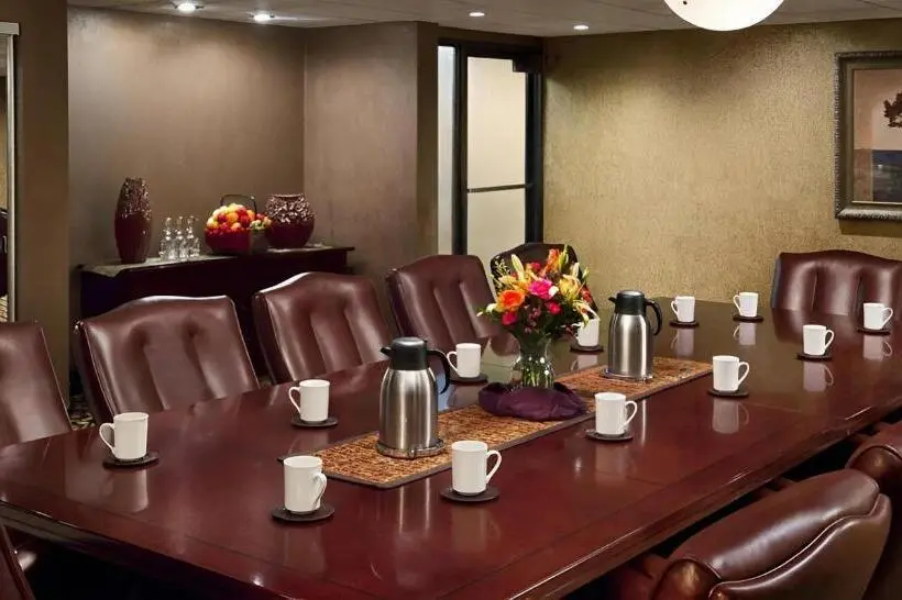 Bismarck Hotel And Conference Center