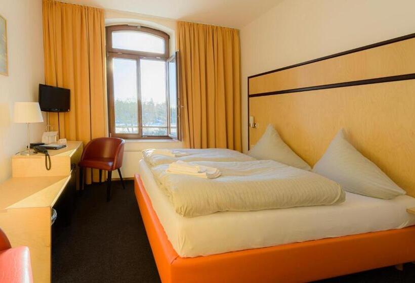 فندق Am Tiefwarensee