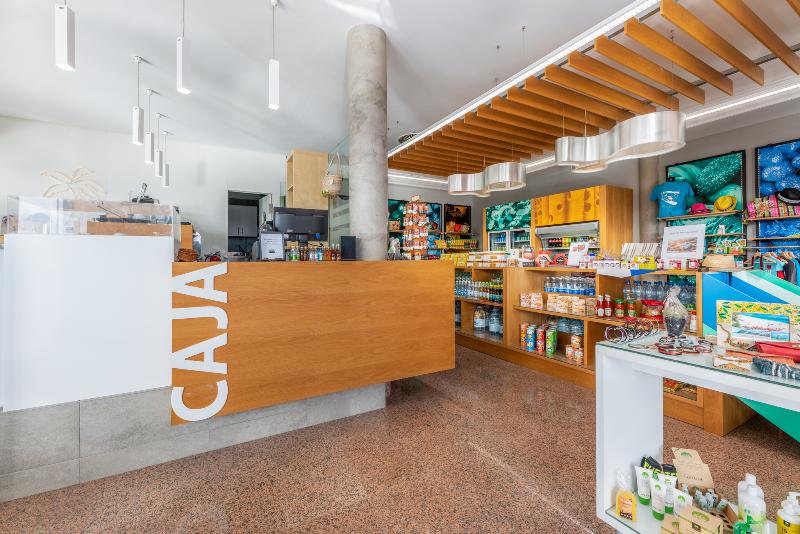 هتل Esmeralda Maris By Livvo