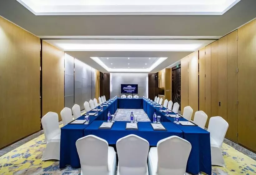 Howard Johnson Paragon Hotel Beijing Central