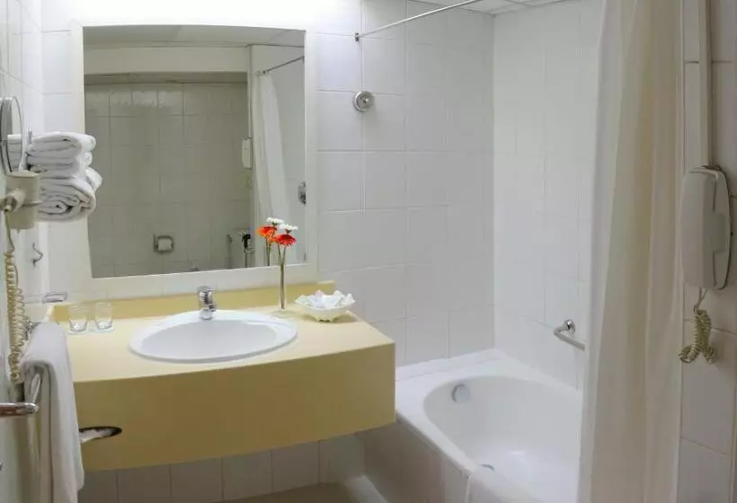 هتل Lou Lou A Beach Resort Sharjah