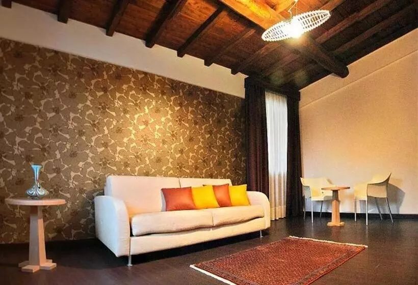 Отель Relais Villa d'Assio