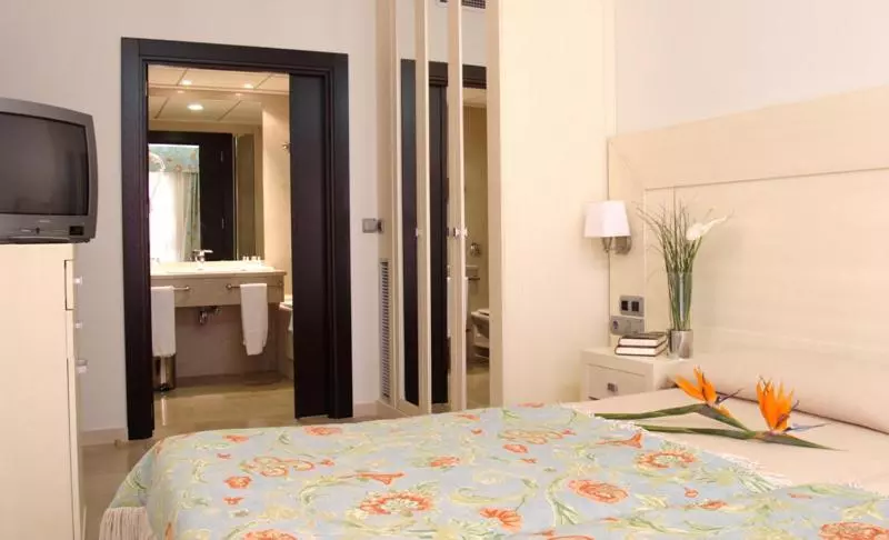 Отель Senator Águilas