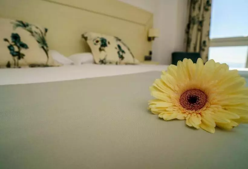 Отель Senator Águilas