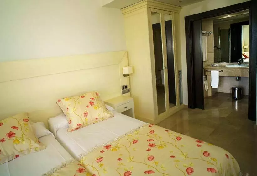 Отель Senator Águilas