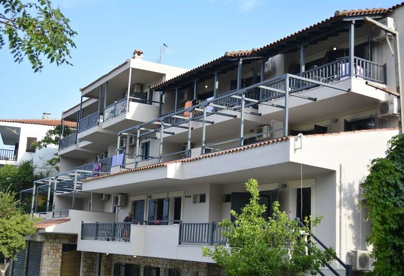 هتل Arellis Studios