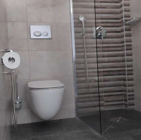 هتل Arellis Studios