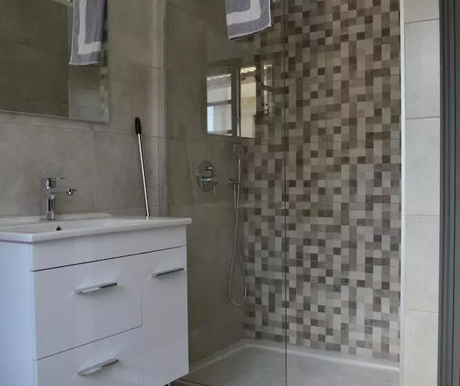 Hôtel Arellis Studios