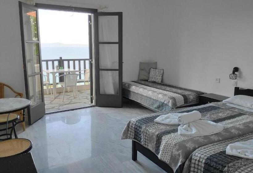 هتل Arellis Studios