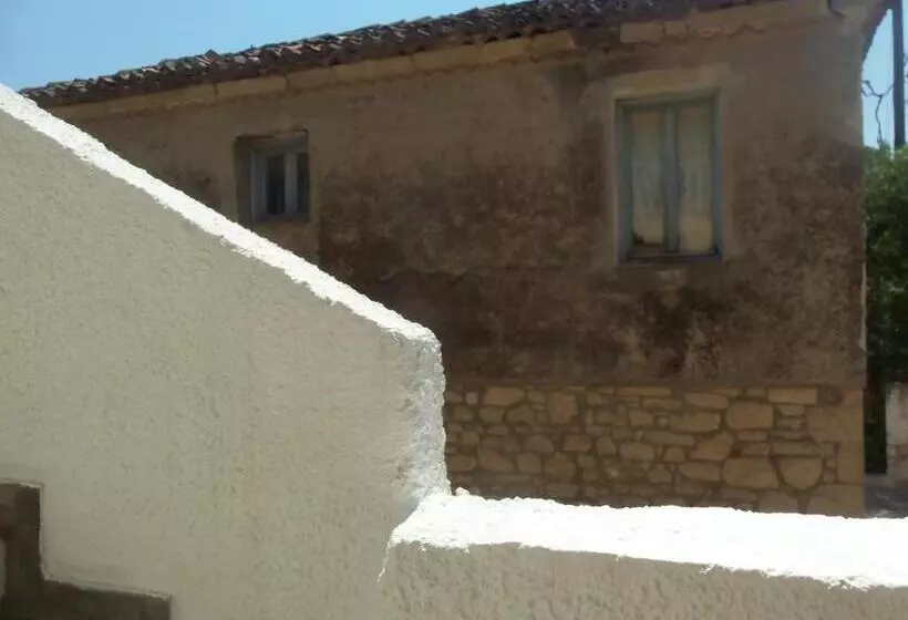 Hôtel Arellis Studios