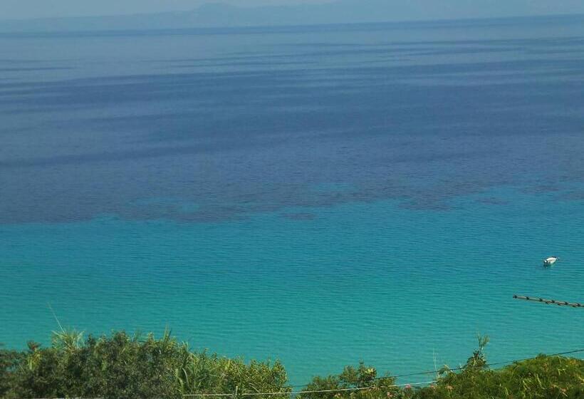 هتل Arellis Studios