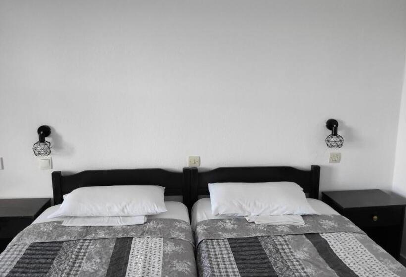 هتل Arellis Studios