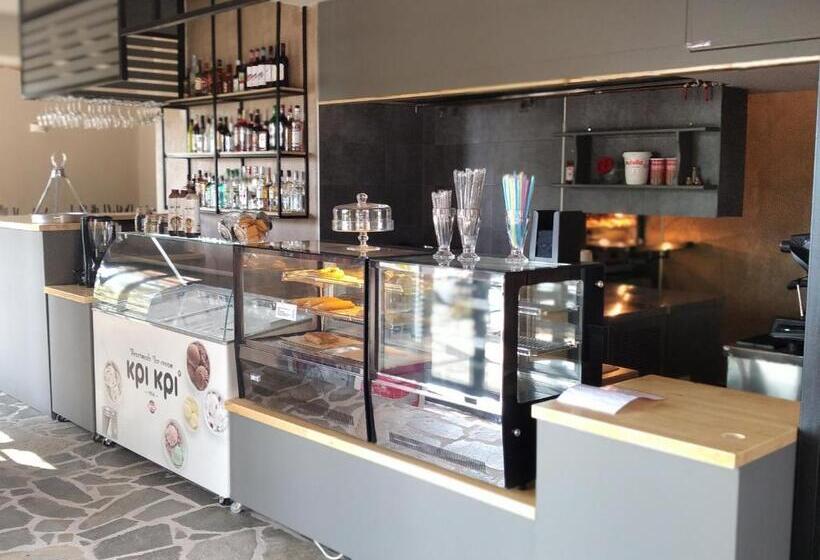 هتل Arellis Studios