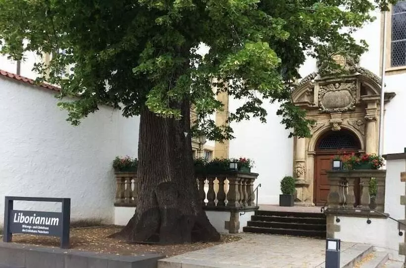 هتل Bildungs Und Tagungshaus Liborianum