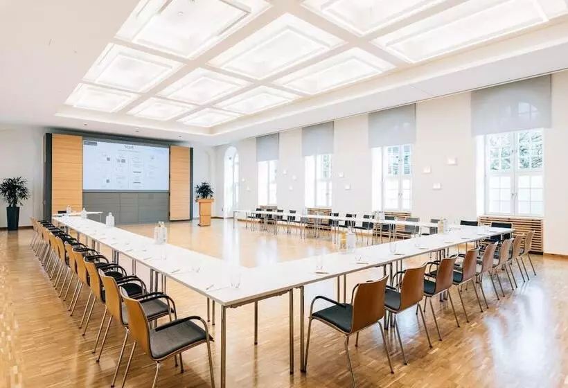 هتل Bildungs Und Tagungshaus Liborianum