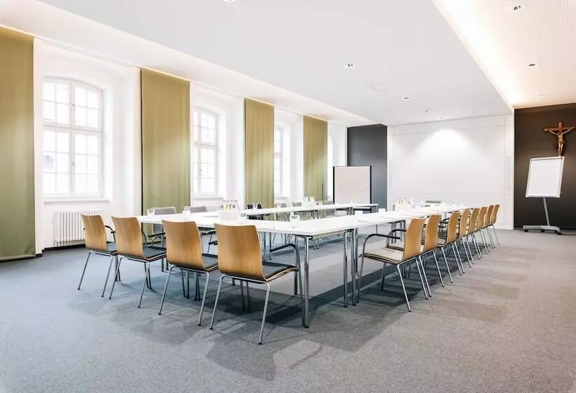 هتل Bildungs Und Tagungshaus Liborianum