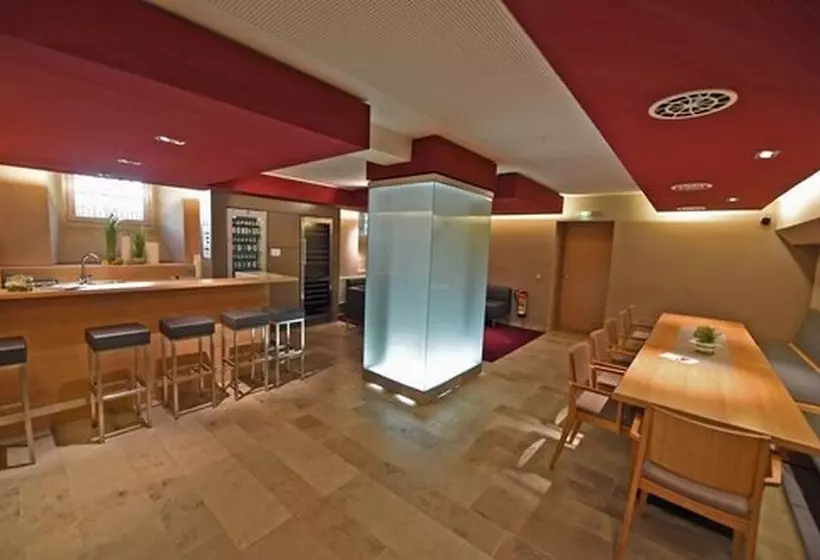 هتل Bildungs Und Tagungshaus Liborianum