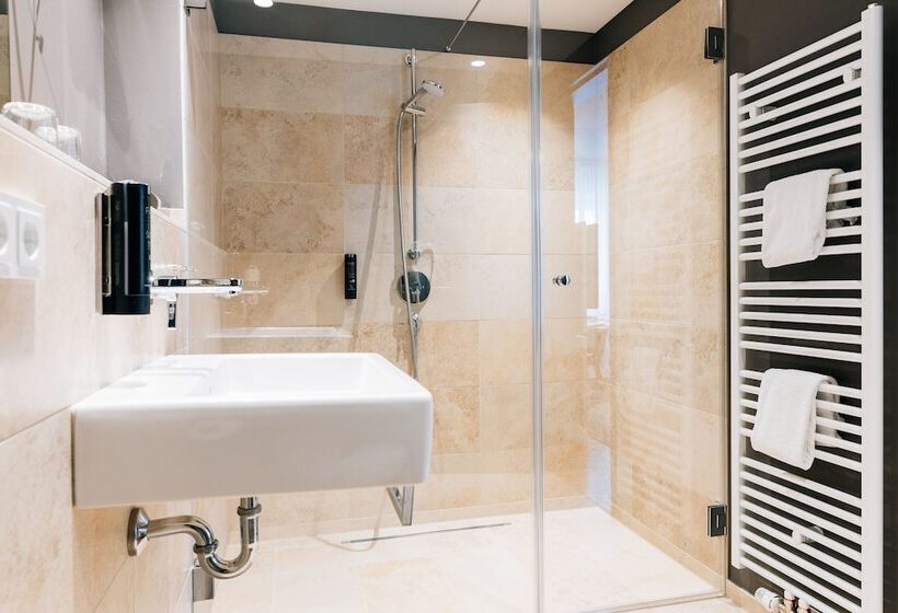 هتل Bildungs Und Tagungshaus Liborianum