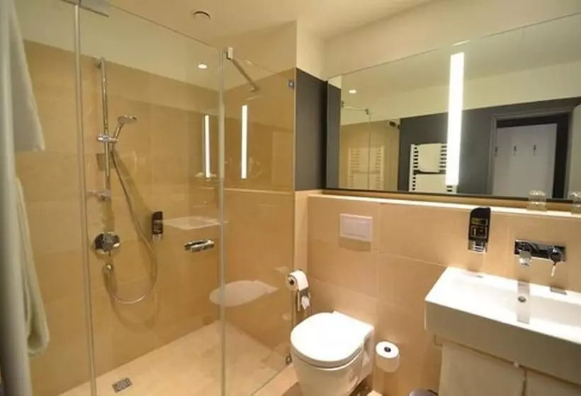 هتل Bildungs Und Tagungshaus Liborianum