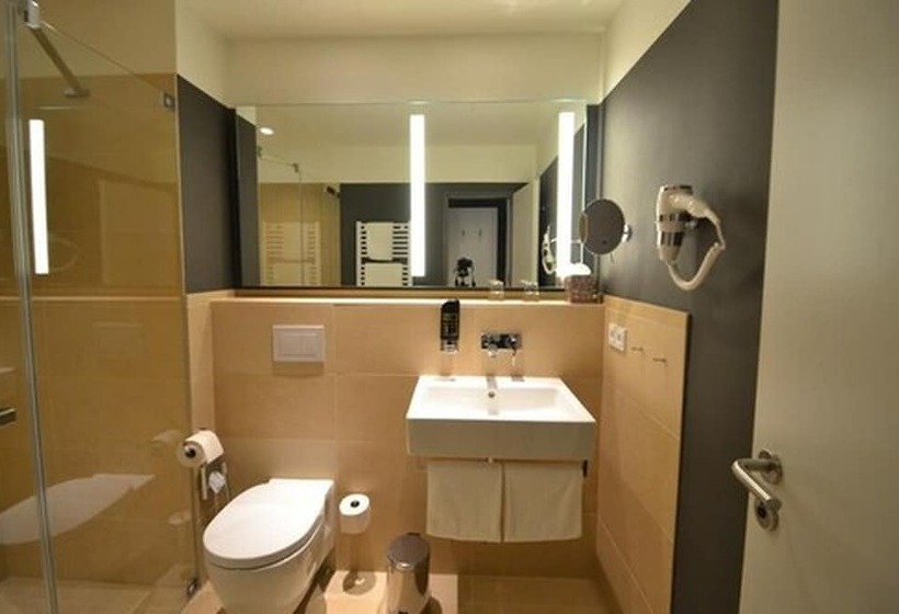 هتل Bildungs Und Tagungshaus Liborianum