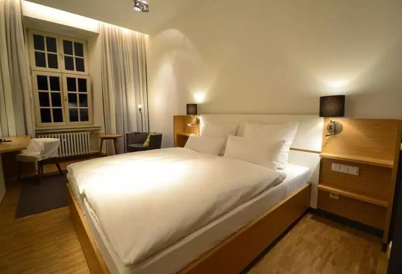 هتل Bildungs Und Tagungshaus Liborianum