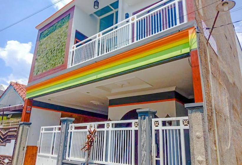 Hotell Oyo 2655 Rumah Kost Balqis