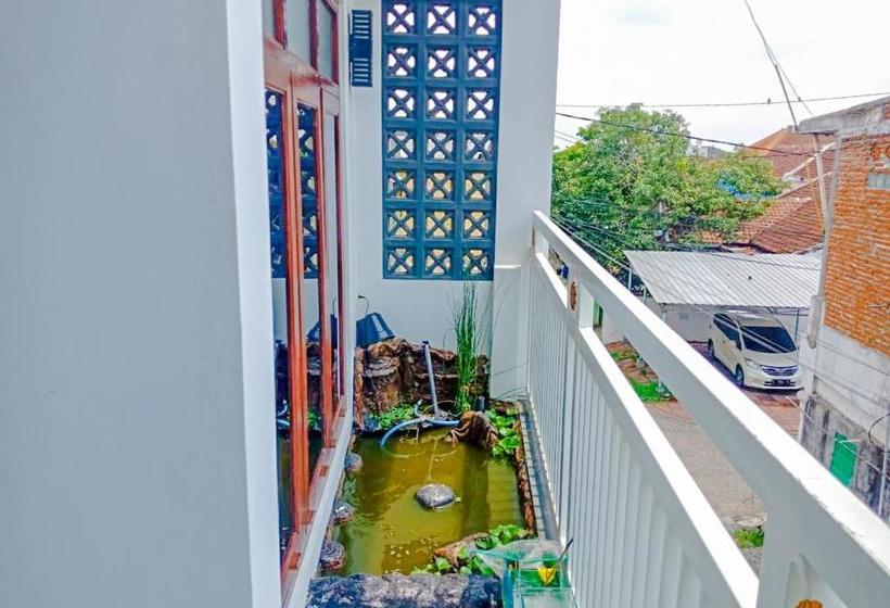 Hotell Oyo 2655 Rumah Kost Balqis