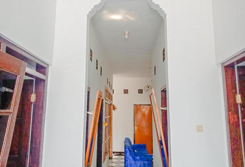 Hotell Oyo 2655 Rumah Kost Balqis