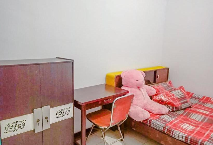 Hotell Oyo 2655 Rumah Kost Balqis